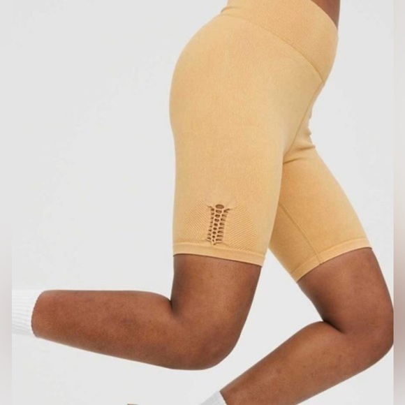NWOT OFFLINE by Aerie Seamless Macrame 7" Bike Short- Golden Tan/ Size Small - Picture 2 of 6